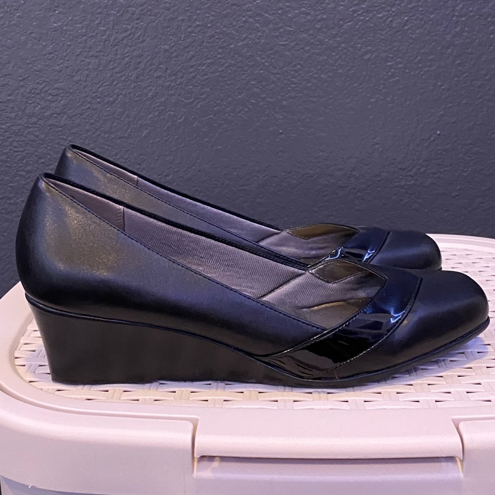 black flats w a slight wedge